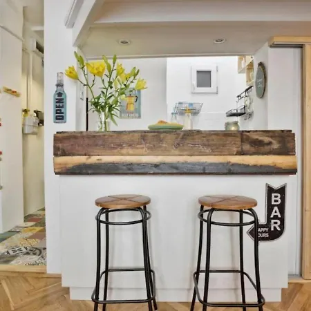 Charming With Bistro Kitchen Budapest