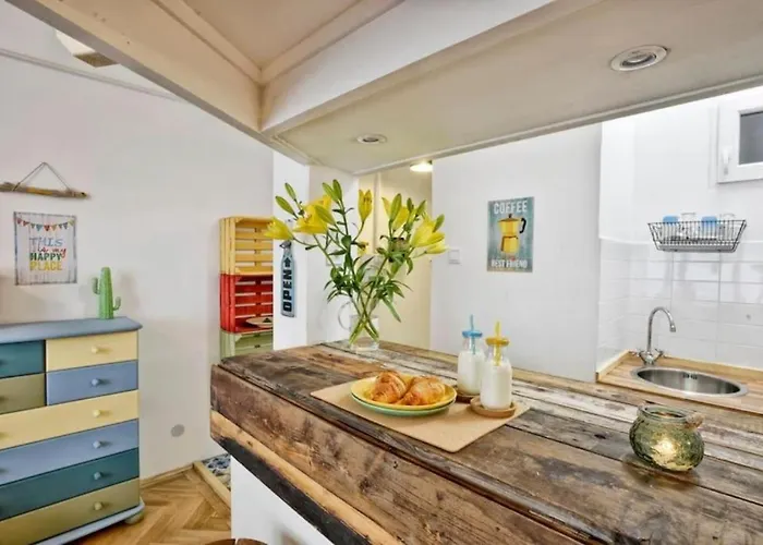 Appartamento Charming With Bistro Kitchen