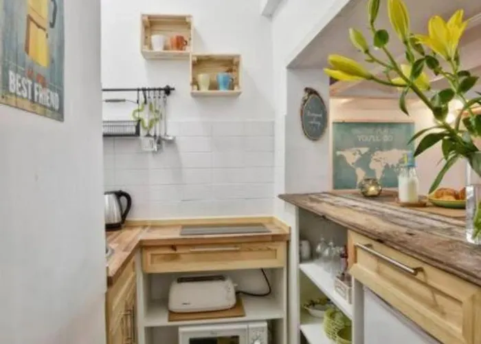 Charming With Bistro Kitchen Appartamento Budapest