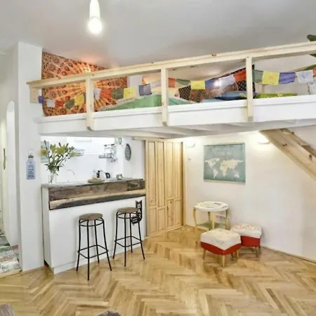 Charming With Bistro Kitchen Lejlighed Budapest
